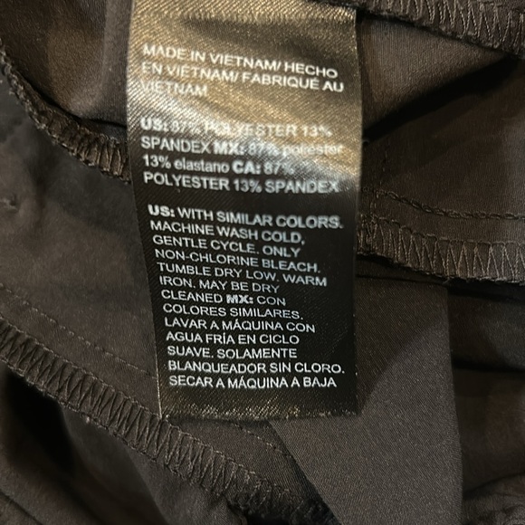 Chico’s Zenergy Pull On Elastic Waist Shorts 2 (12) - Picture 7 of 7